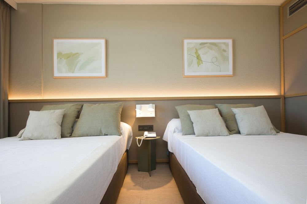 Standard Room, Pool View (2 adults + 1 child) - Photo 2