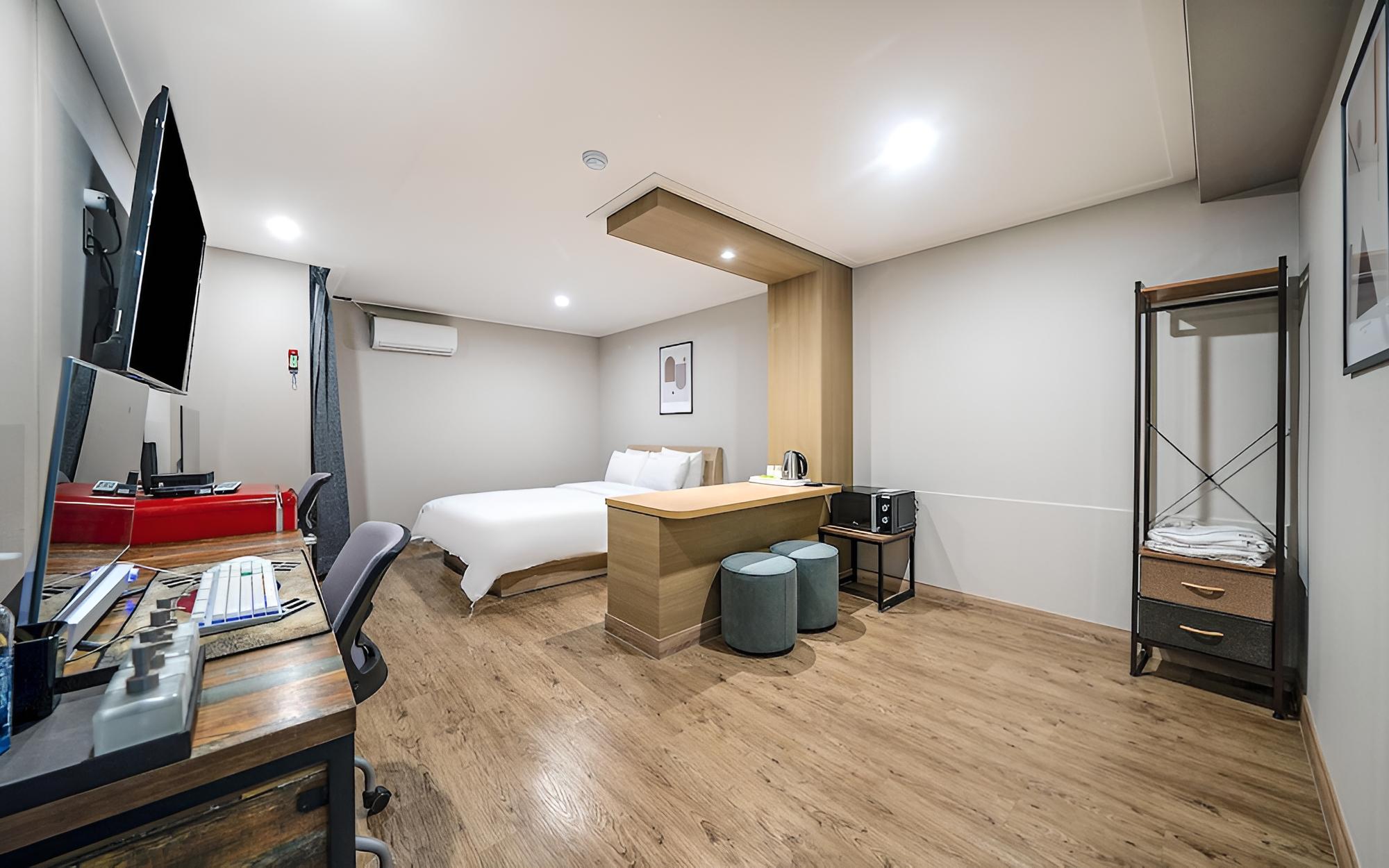 Room (Premium - Gaming 2PC (OTT TV)) photo 1