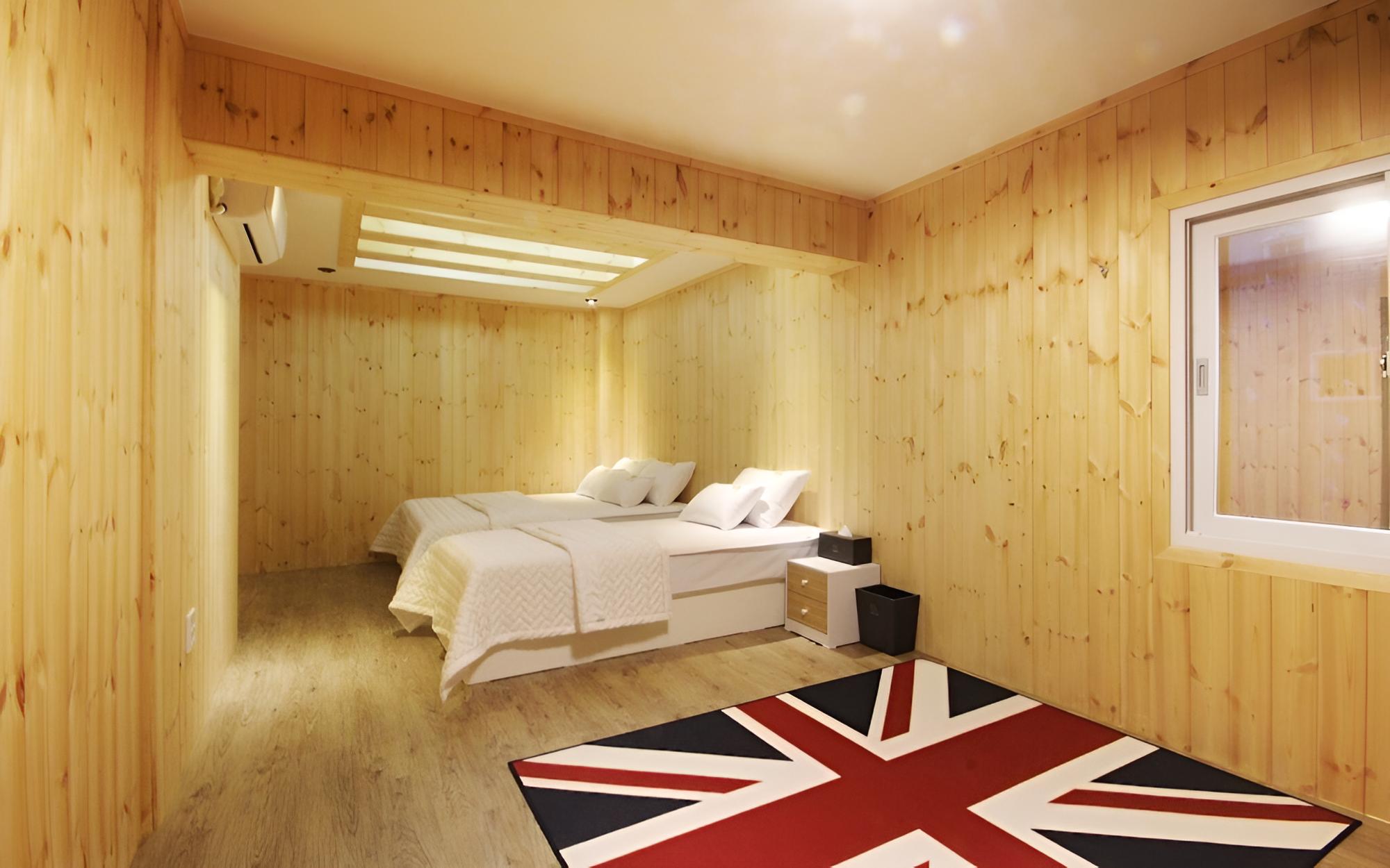 Room (VIPTwin (Netflix Available with Perso) photo 3
