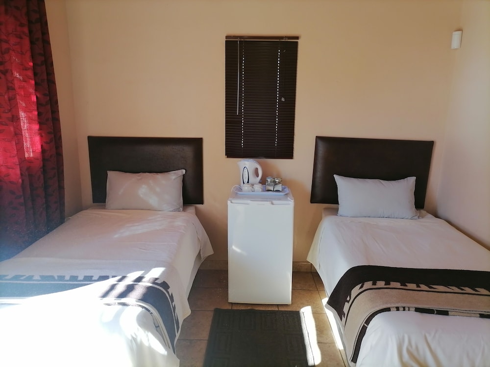 Standard Twin Room, 2 Twin Beds photo 2