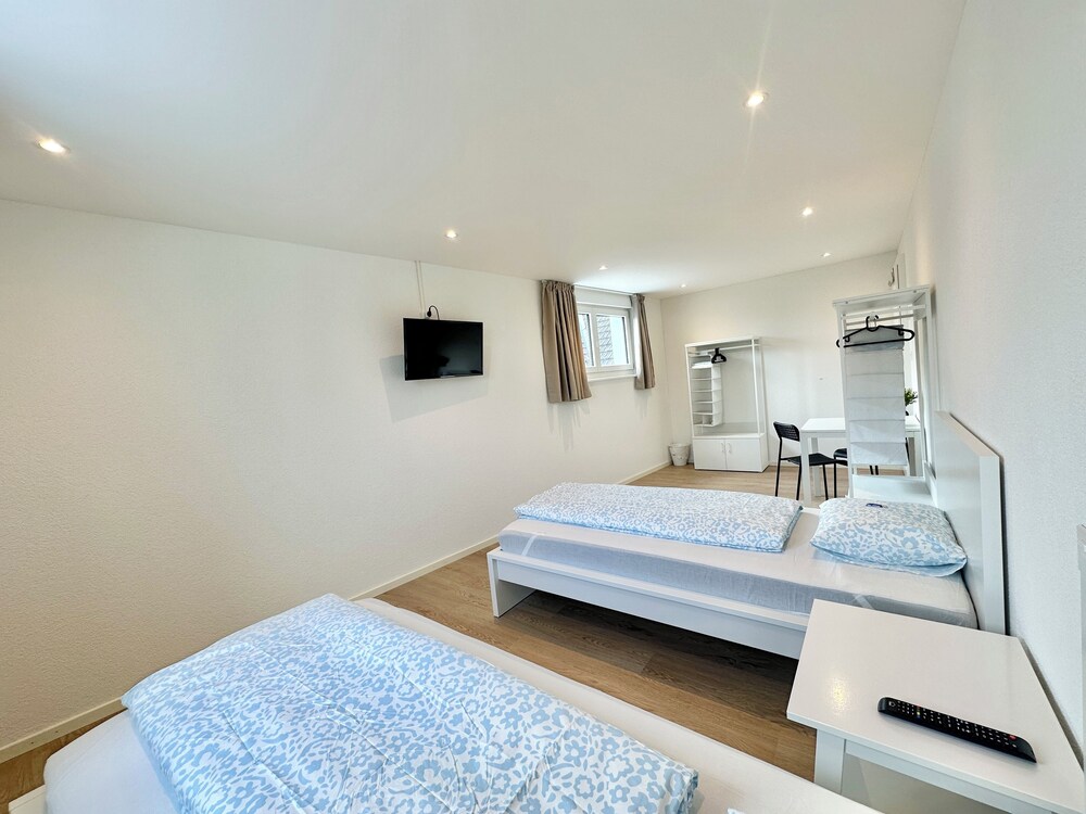 Zweibettzimmer zur Alleinnutzung mit Allgemeinbad photo 2
