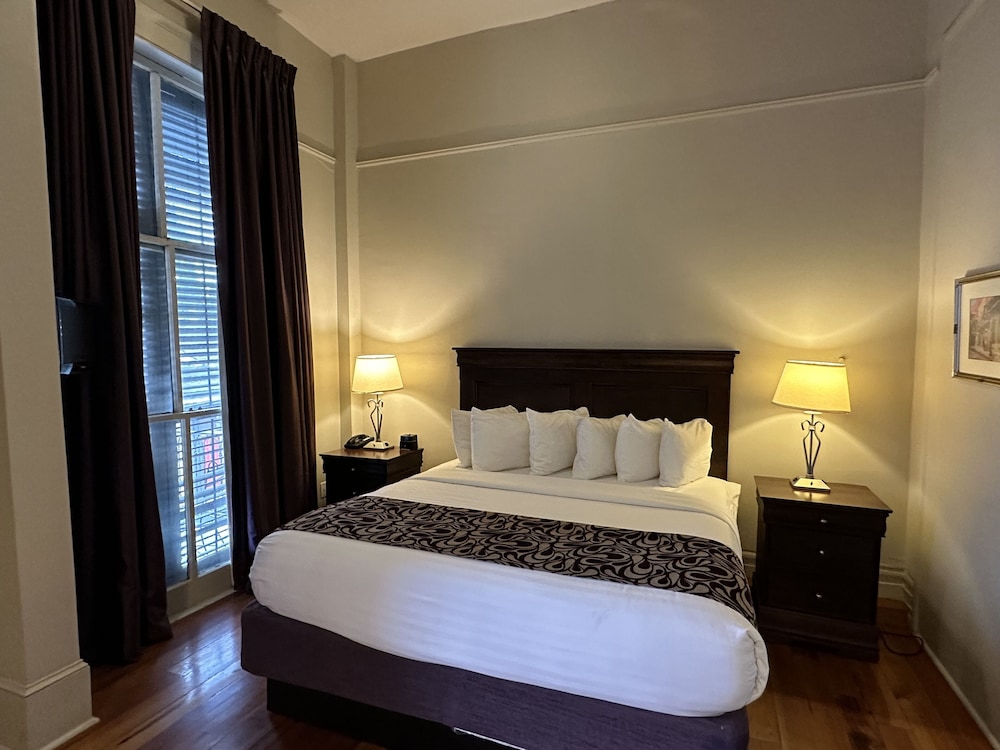 Suite, 1 King Bed with Sofa bed, Non Smoking - Photo 3