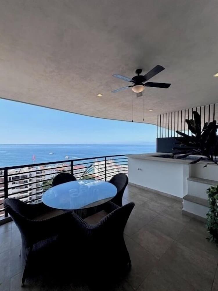 Luxury Suite, 1 Bedroom, Hot Tub, Ocean View photo 3