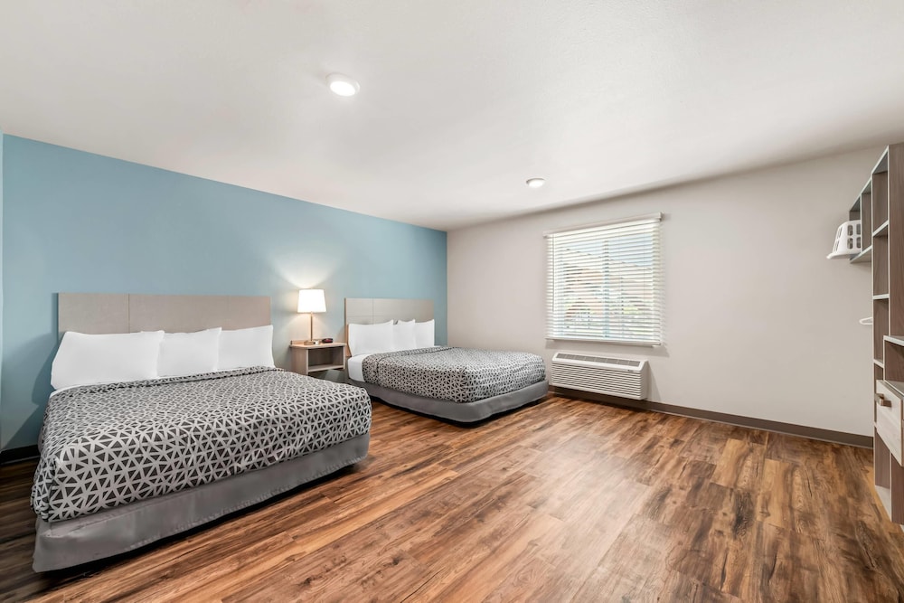 Suite, 2 Queen Beds, Accessible Bathtub, Non Smoking