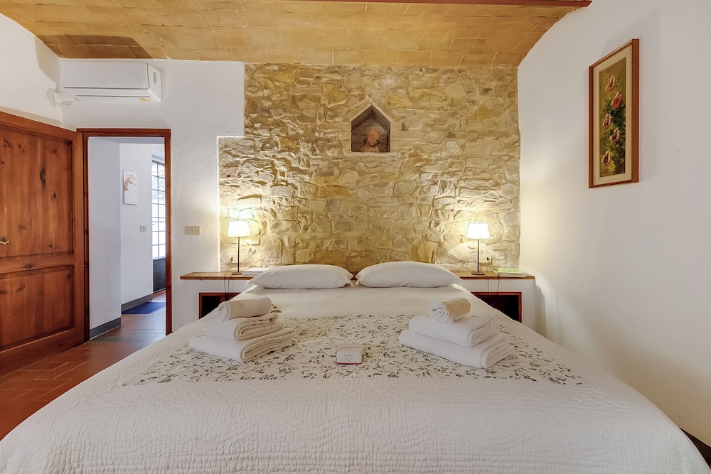 Family Apartment, Multiple Bedrooms, Mountainside (Relaxing Tuscan Terrazza near)