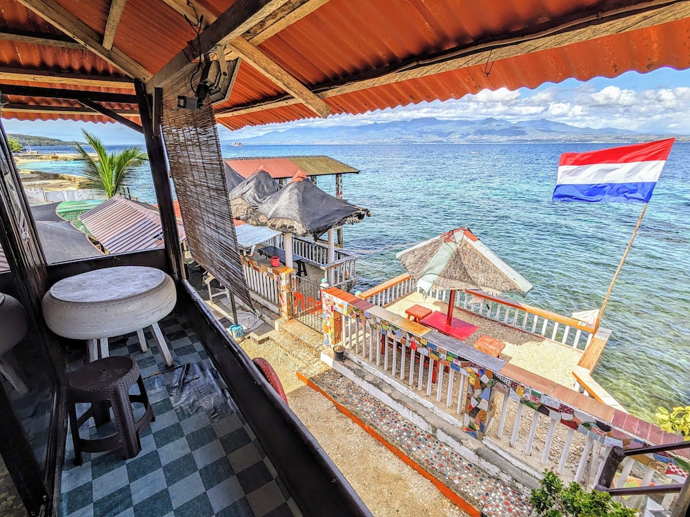 Romantic Cabin, 1 Bedroom, Beach View, Oceanfront photo 3