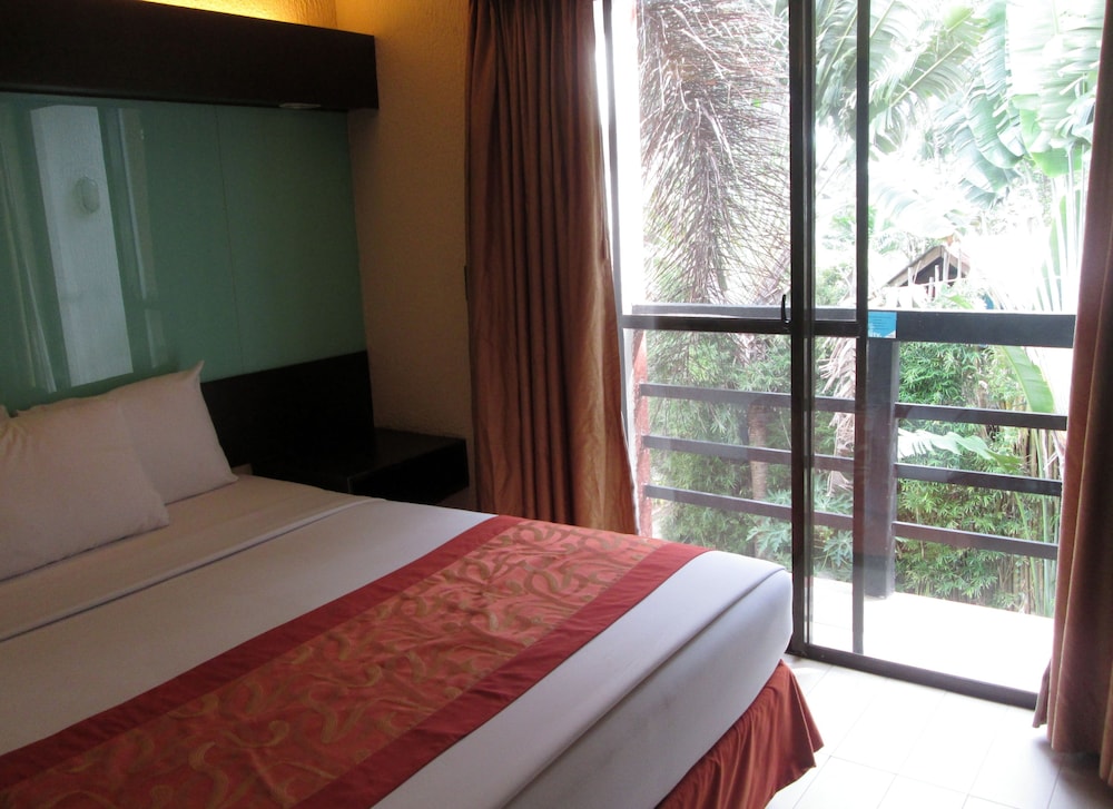 Suite, 1 Queen Bed, Non Smoking - Photo 3