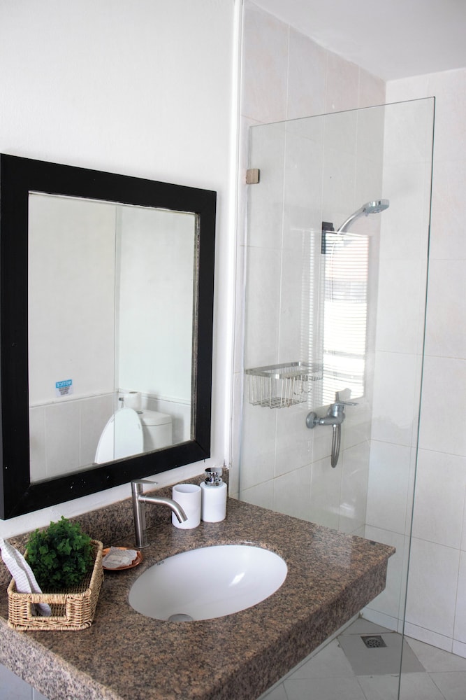 Standard Double Room, Balcony - Photo 9