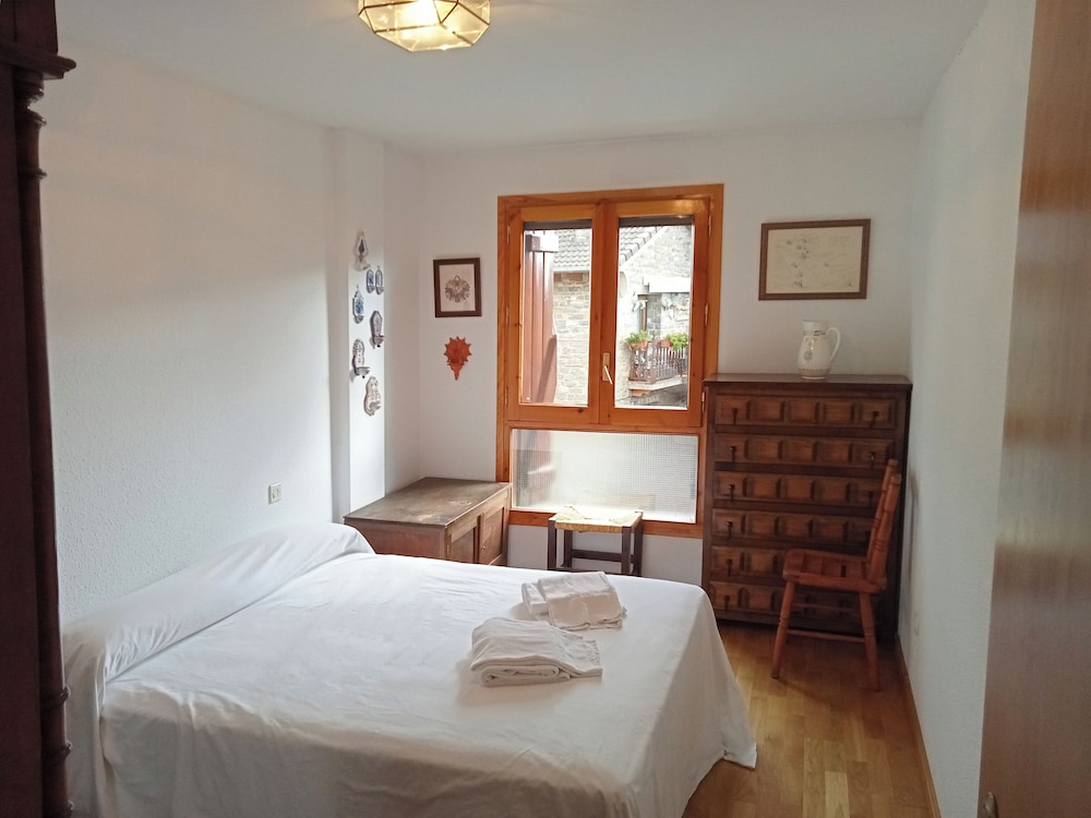 Basic Apartment photo 2