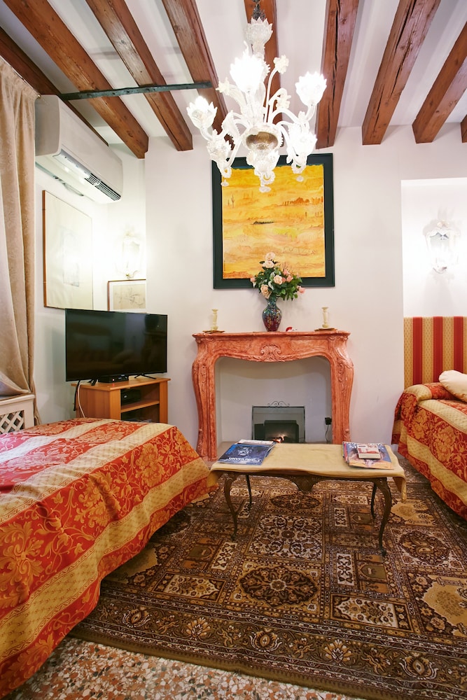 Apartment, 1 Bedroom, Annex Building photo 2