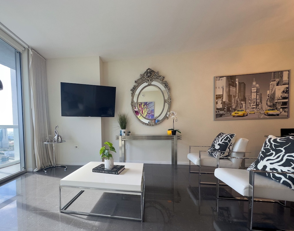 Boutique Apart, 1 King & Sofa Bed, Sauna, River/City Views, Balcony3307 thumbnail 6