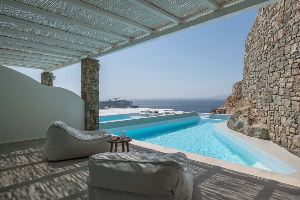 Grand Suite with pool - Photo 10