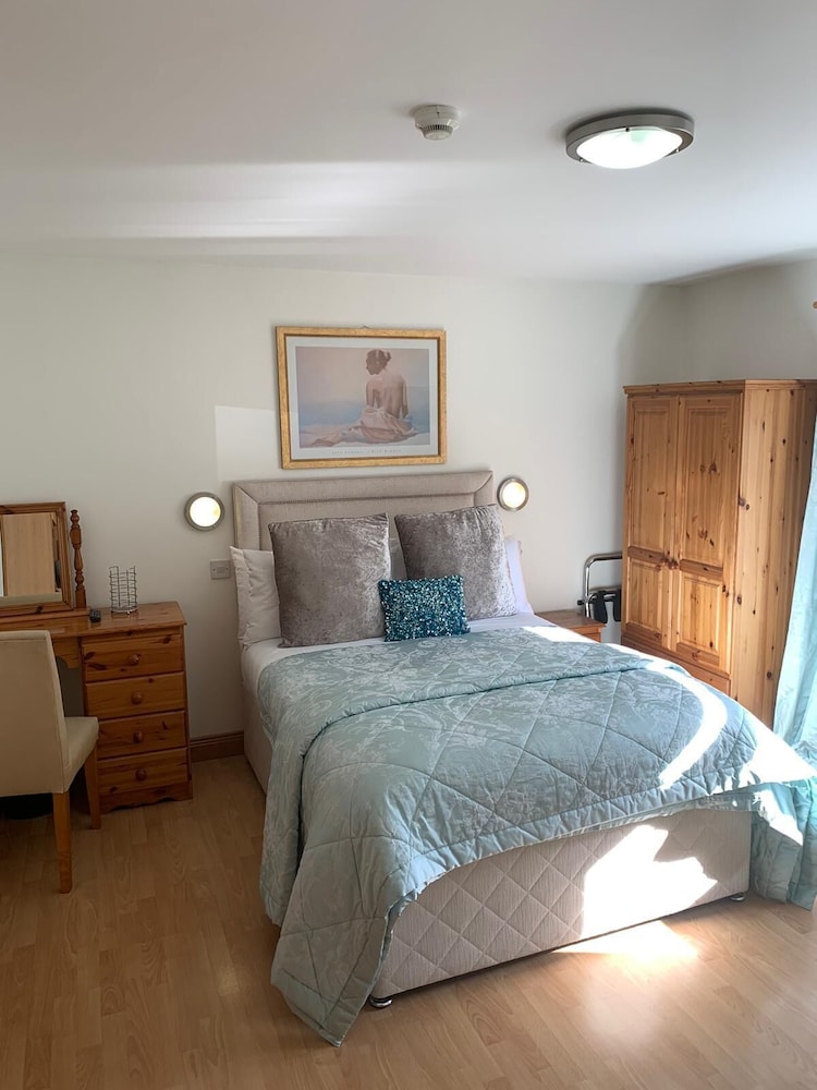 Deluxe Double or Twin Room, Ensuite photo 3
