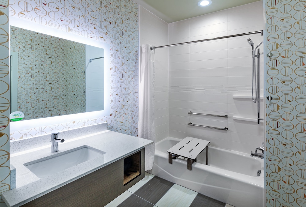 Suite, Multiple Beds - Photo 7