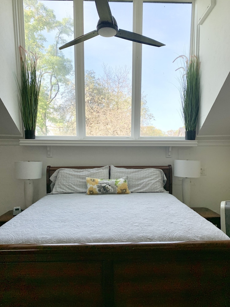 Apartment, Private Bathroom, Lake View (Upper Unit) photo 1