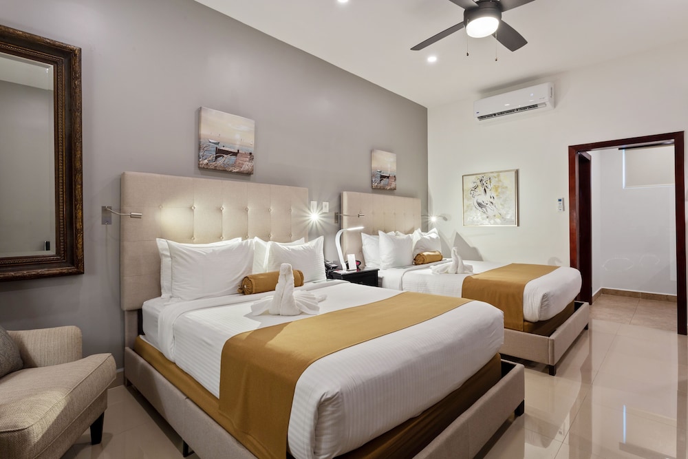 Premium Room, 2 Queen Beds, Non Smoking, Refrigerator & Microwave - Photo 4