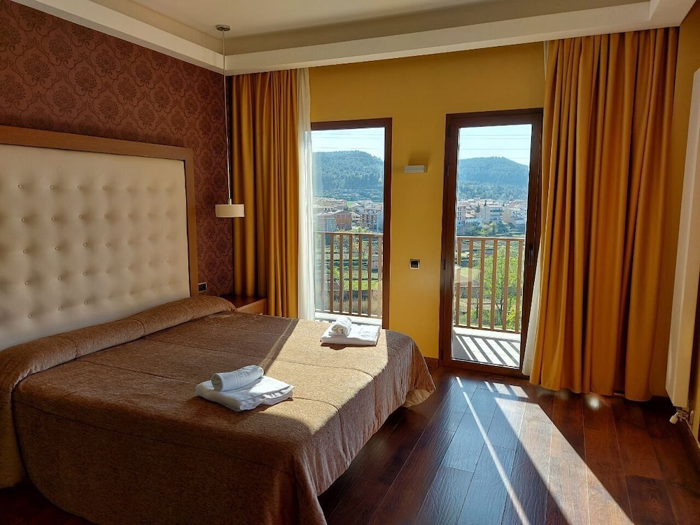 Standard Double or Twin Room - Photo 12