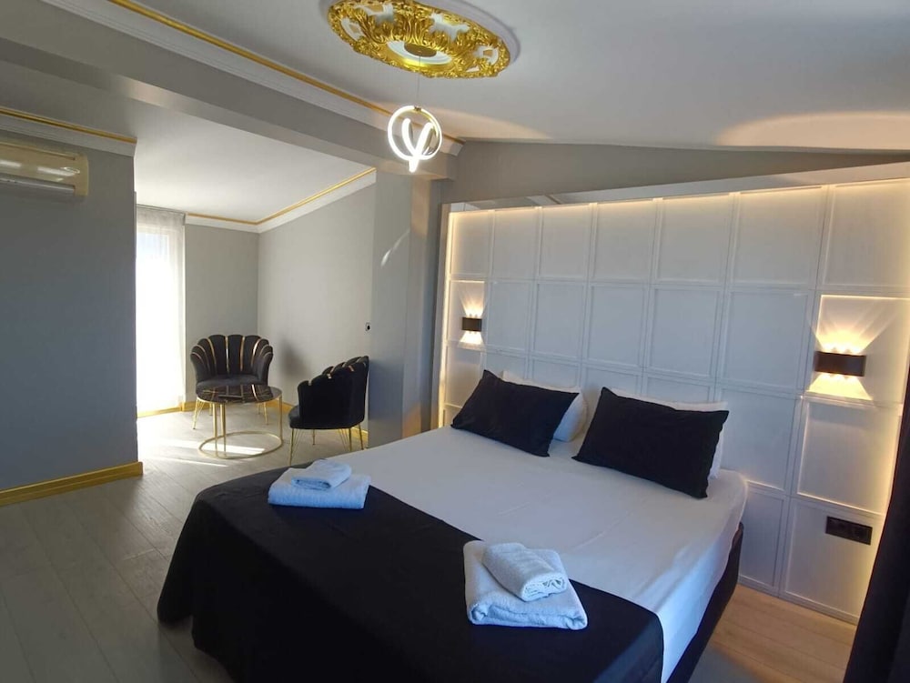 Deluxe Room - Photo 2