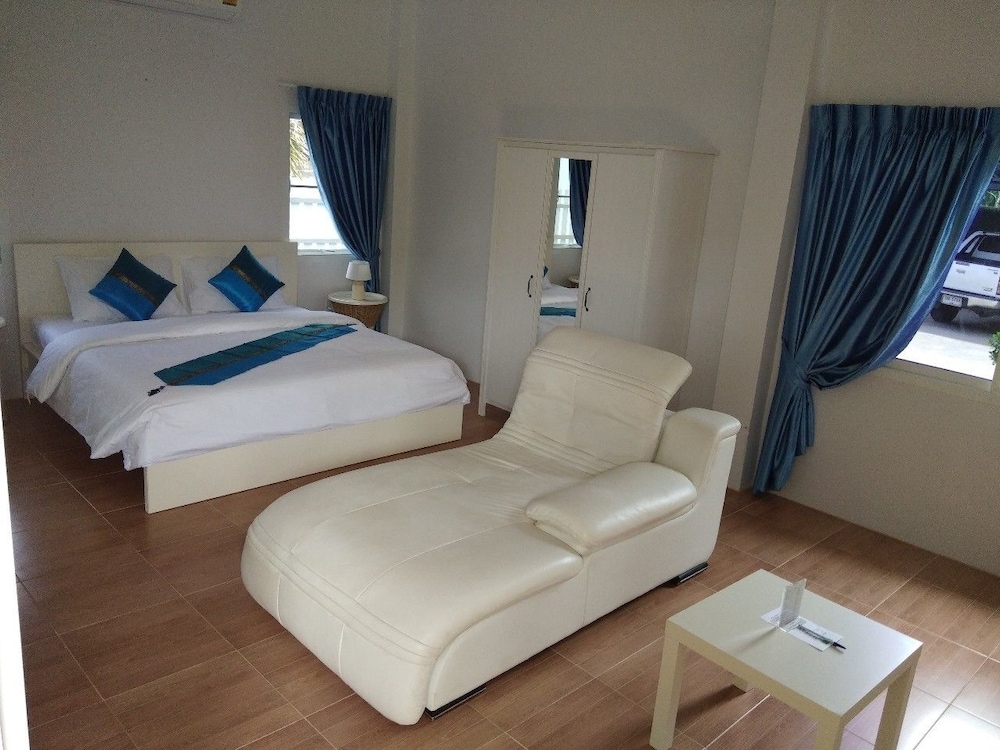 Deluxe Suite With Garden View