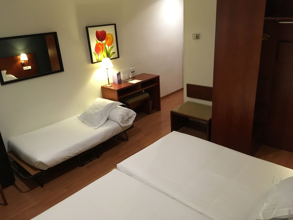 Room (3 adults Extra Bed) - Photo 3