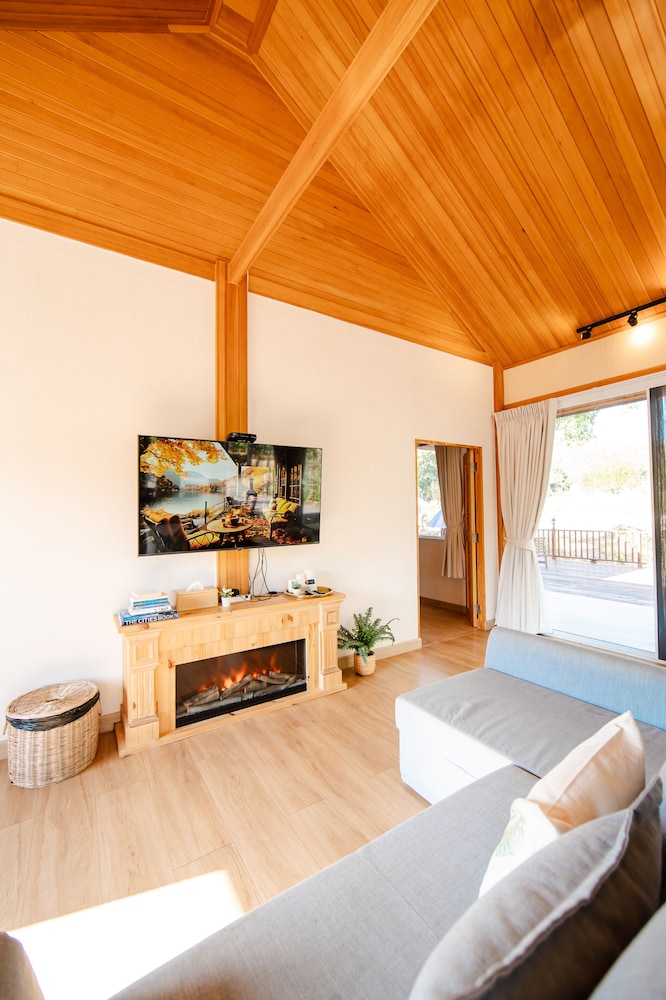Two Bedroom Suite with Kitchen (Breakfast Included, Dinner Not Included) - Photo 6