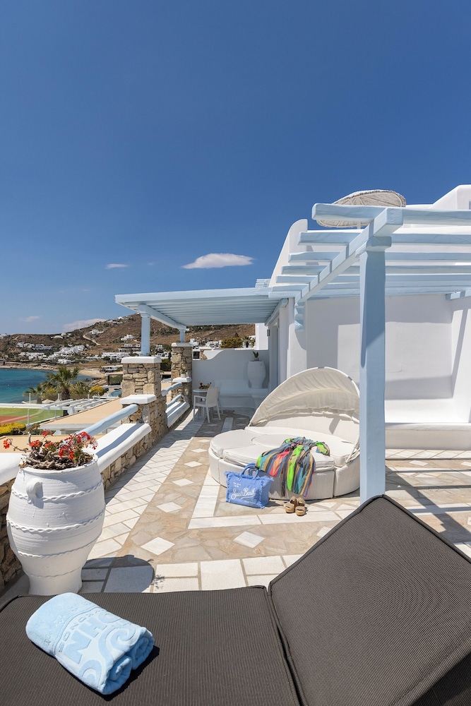 Signature Junior Suite with Sea View - Photo 11