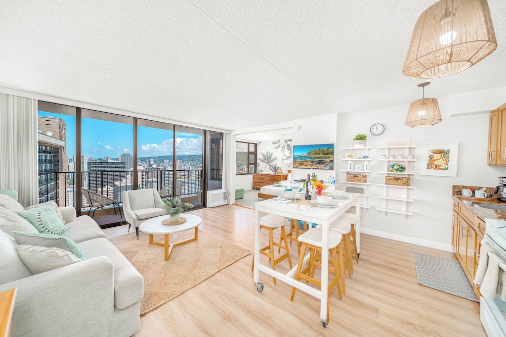 Premium Remodeled Condo with Ocean View and Parking: Premium Apartment, 1 Queen Bed with Sofa bed, Ocean View (0161) photo