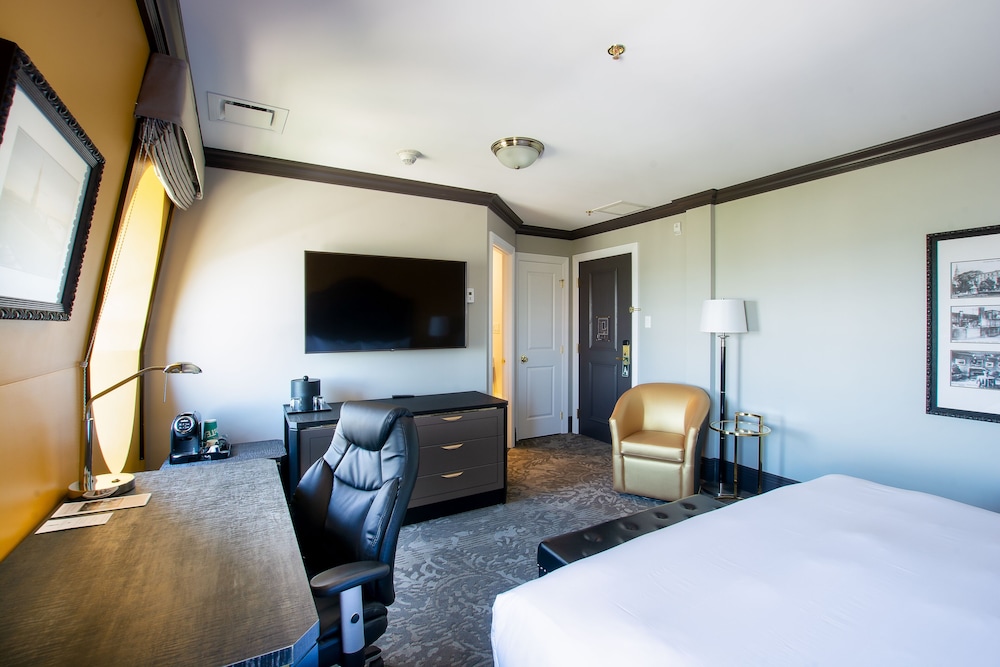 Business Room, 1 King Bed - Photo 4