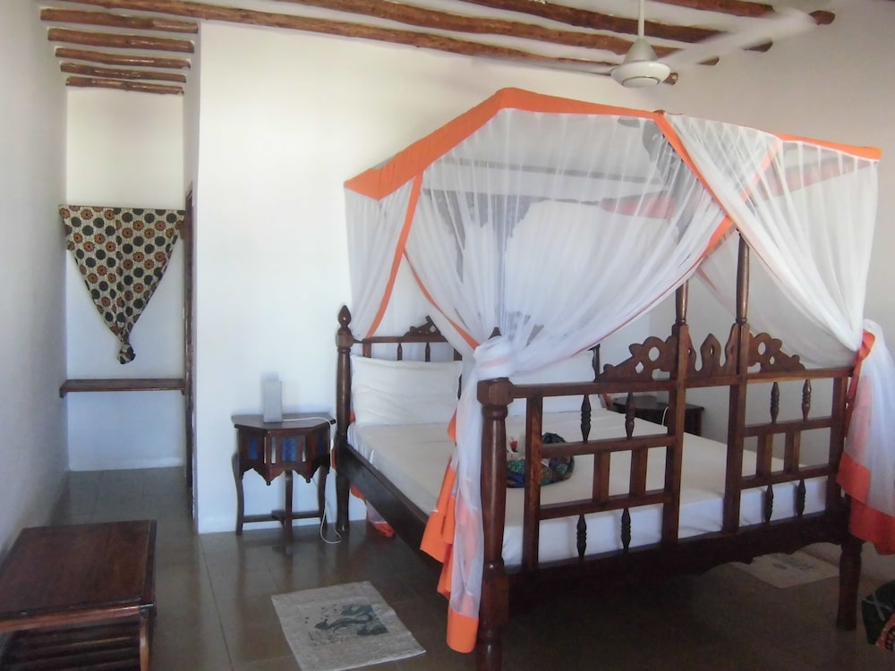 Double Comfort, 1 Queen Bed, Ocean View photo 1
