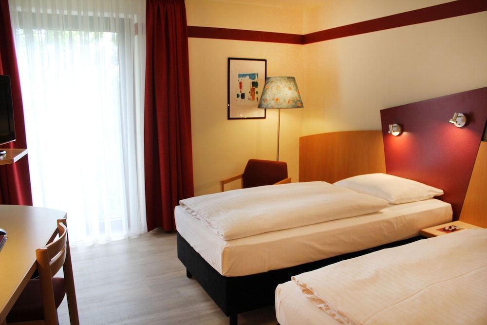 Standard Twin Room - Photo 2