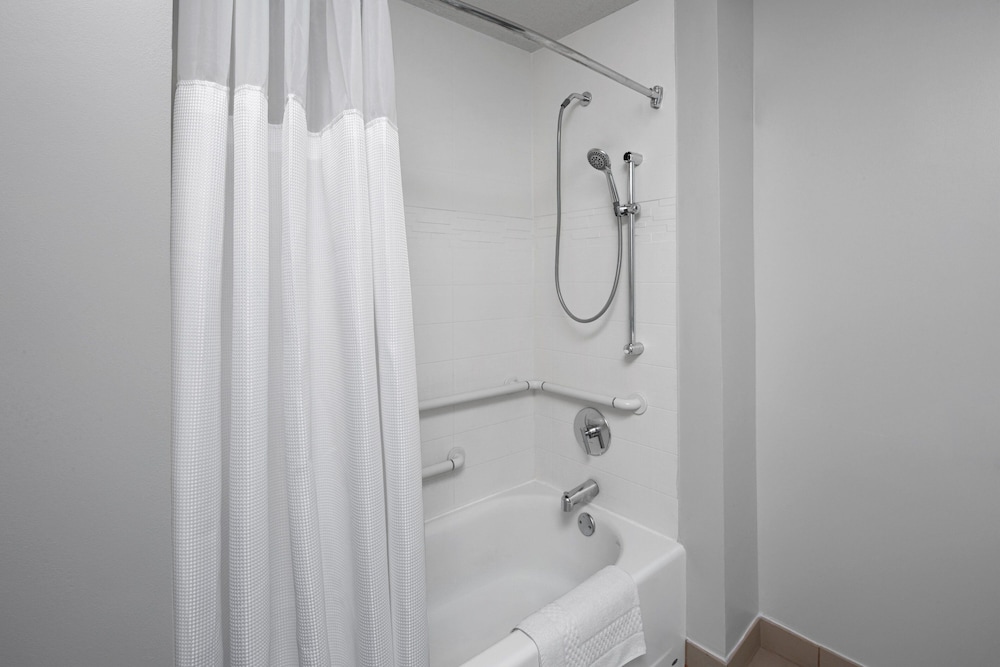Suite, 1 Bedroom - Photo 8