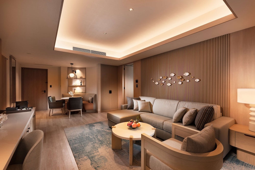 King Deluxe Suite photo 1