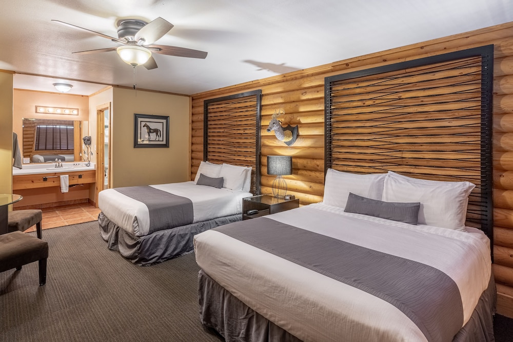 Deluxe Room, 2 Queen Beds (No Pets Allowed) photo 2
