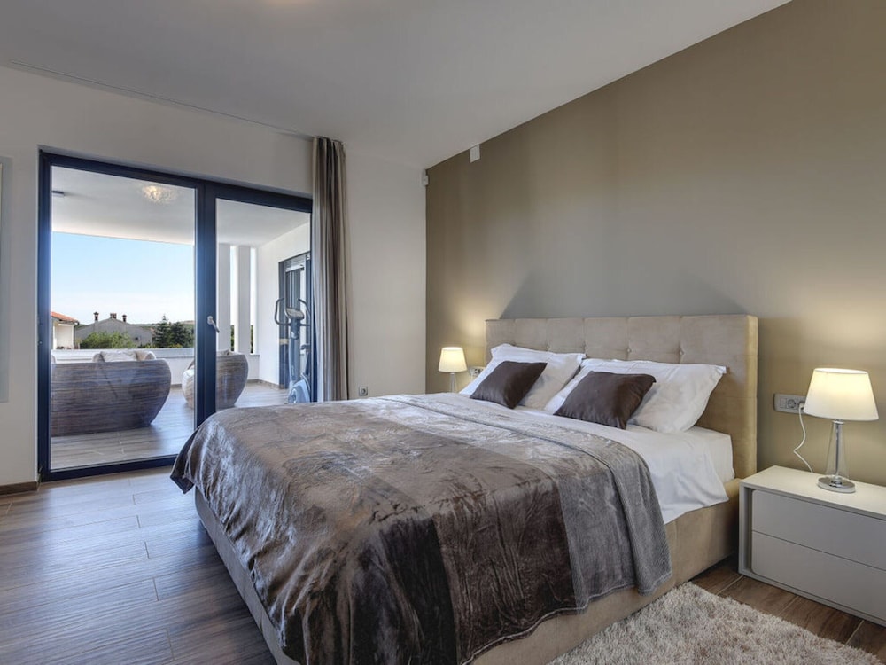 Villa photo 2
