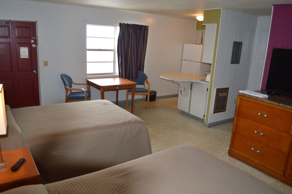 Room, 2 Double Beds, Kitchenette photo 3