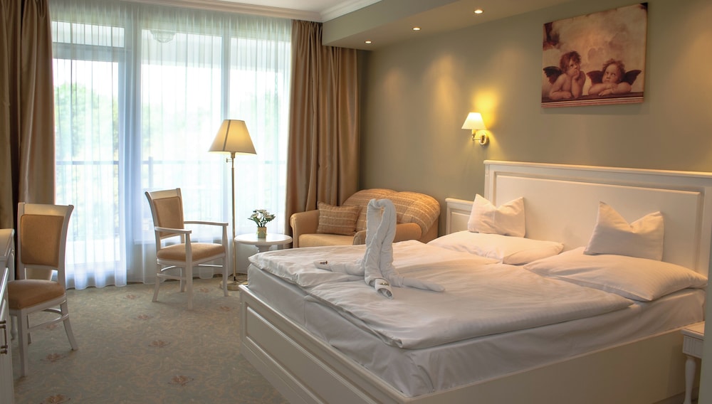 Family Triple Room, Pool View