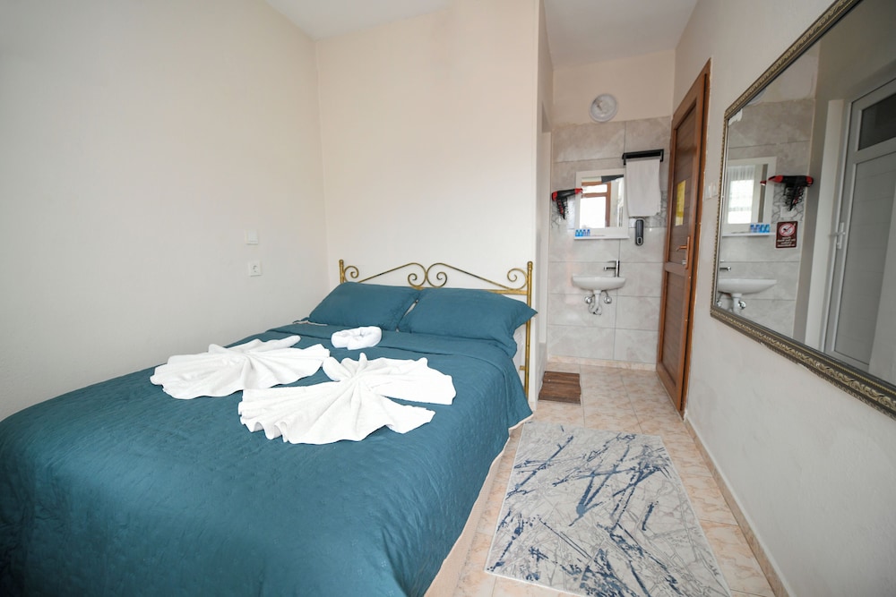Basic Double or Twin Room photo 2