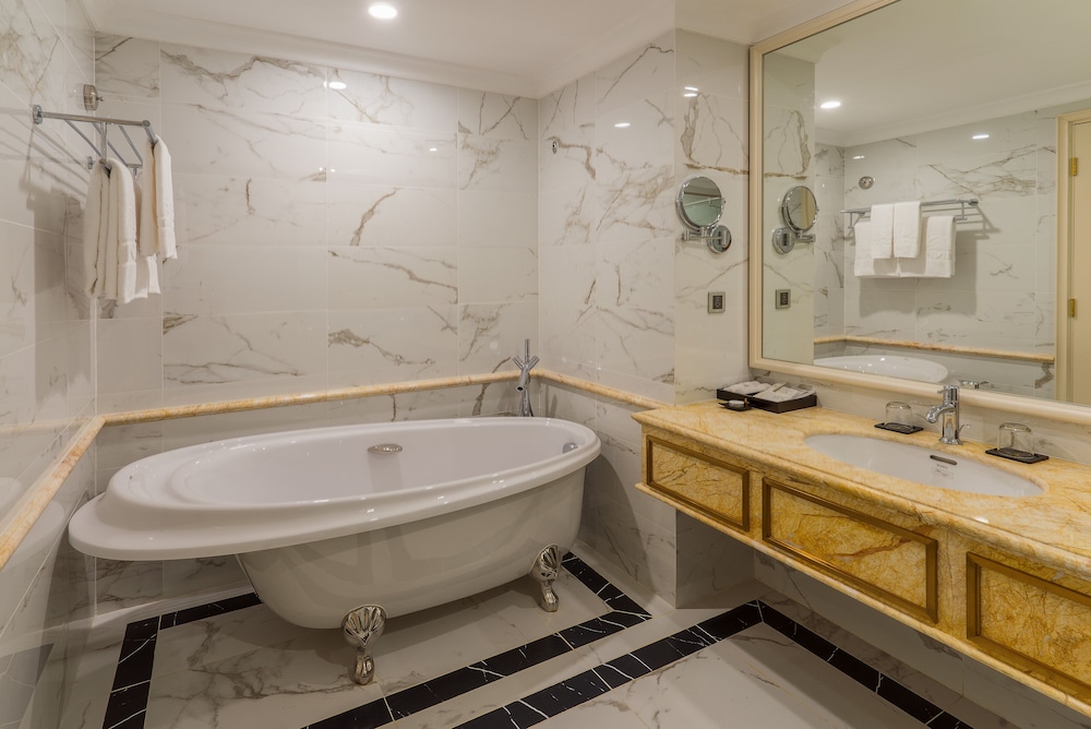 Suite - Photo 10