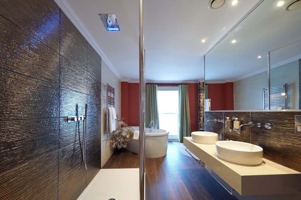 Boutique Suite - Photo 11