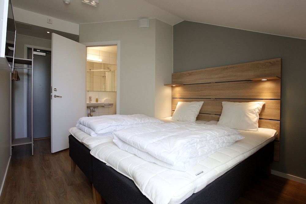 Twin Room, Ensuite (excluding bed linen and towels)