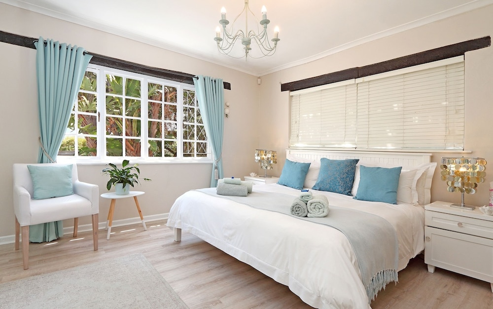 Hout Bay Beach Cottage photo 2
