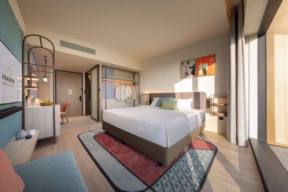 Deluxe Room, 1 King Bed, City View