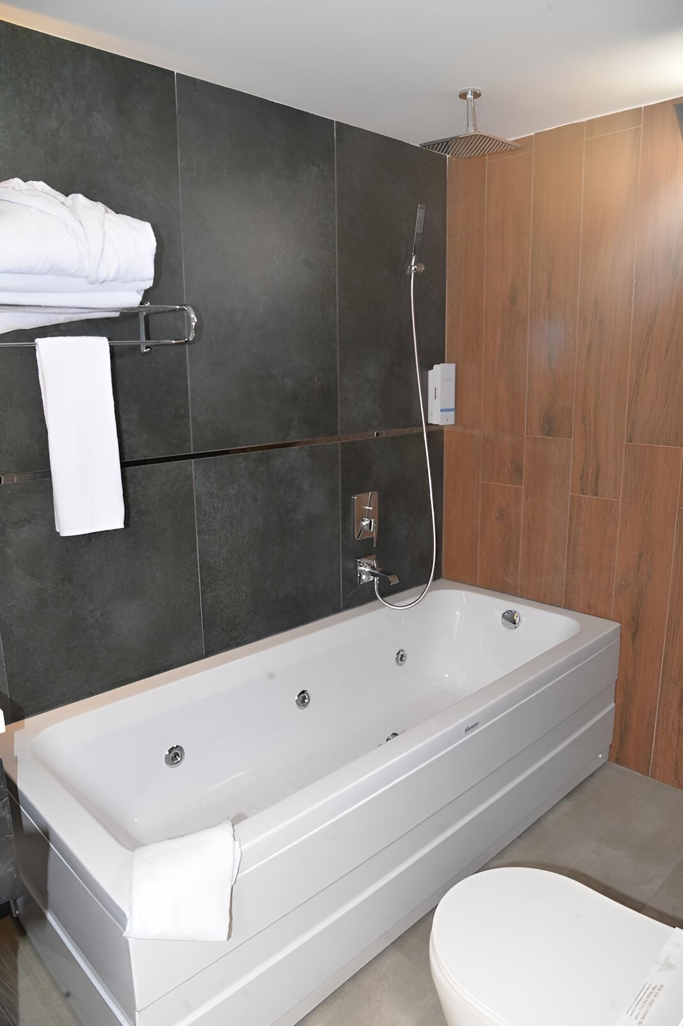 Suite photo 1