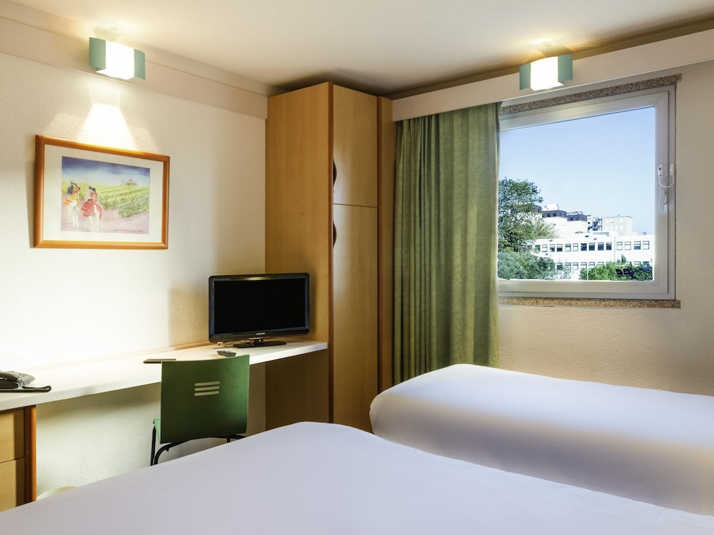 Room, Multiple Beds, Non Smoking - Photo 2