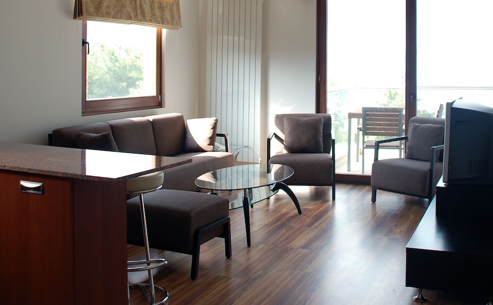 Suite, 2 Bedrooms photo 3
