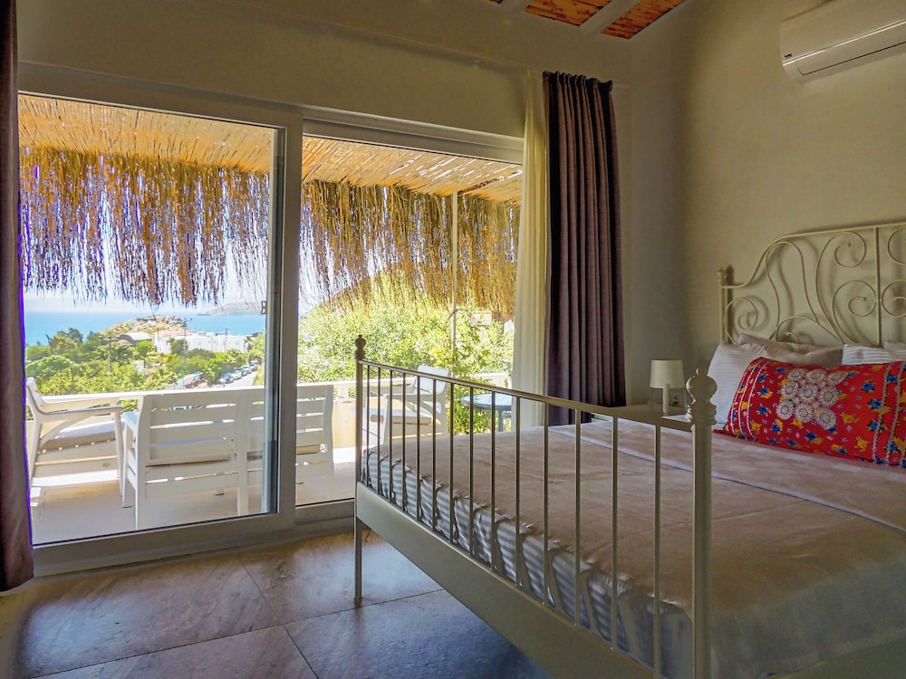 Deluxe Double Room, Sea View - Photo 4
