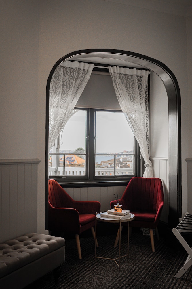Deluxe King with Harbour View thumbnail 6