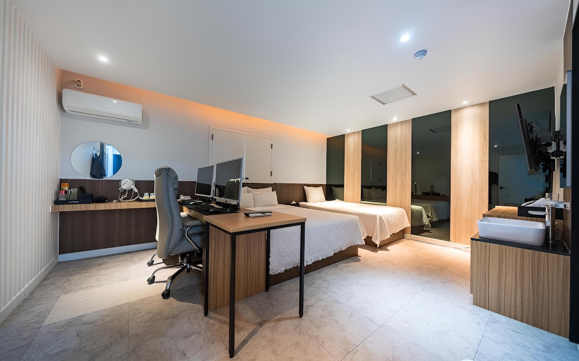 Room (VIP (High-spec 2PC / Baggage Roll ava) photo 1