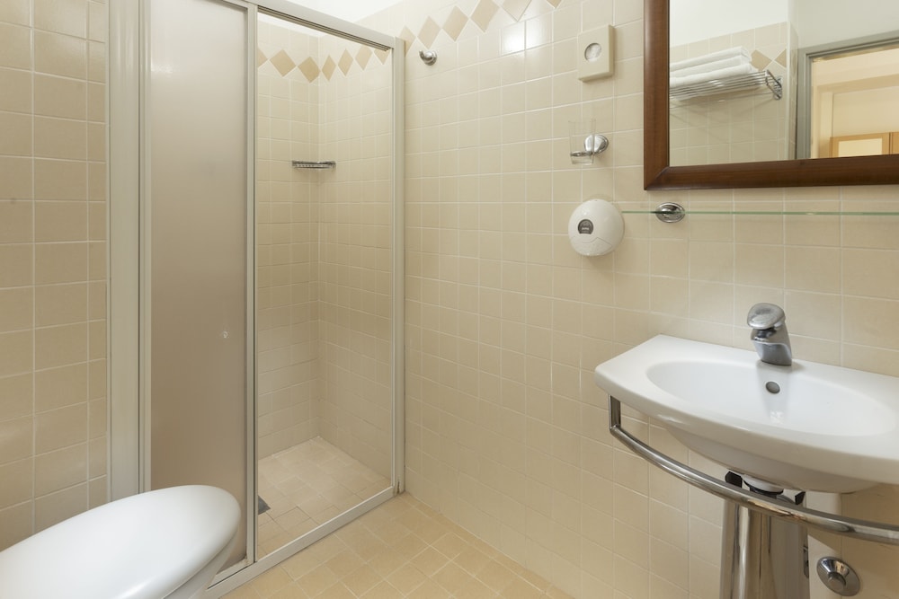 Standard Triple Room - Photo 4