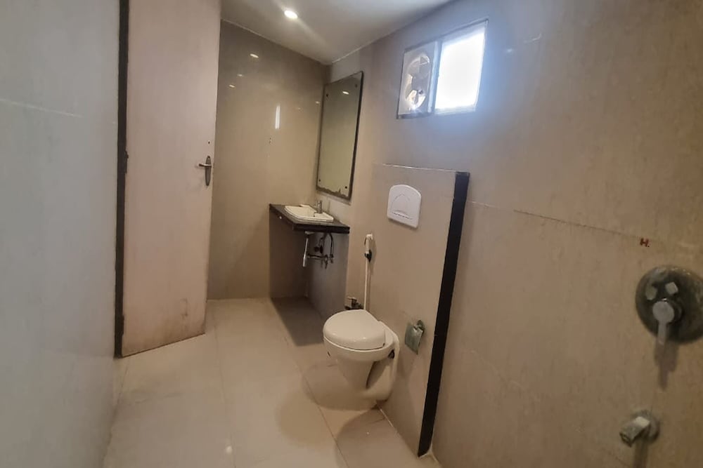 Standard Double Room - Photo 5